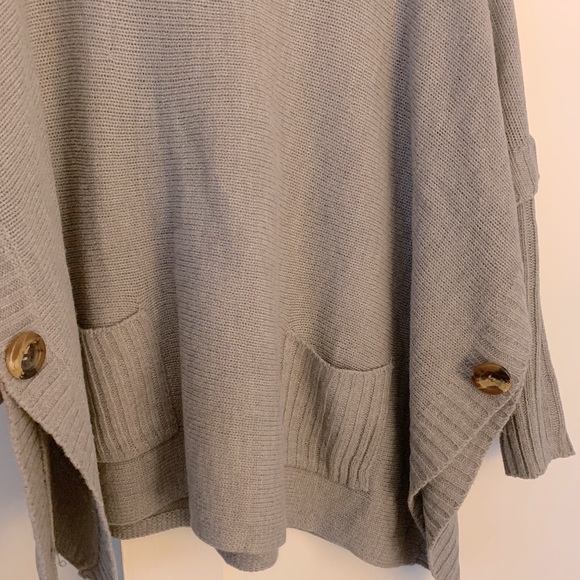 BLOOMINGDALES Poncho - Picture 4 of 8